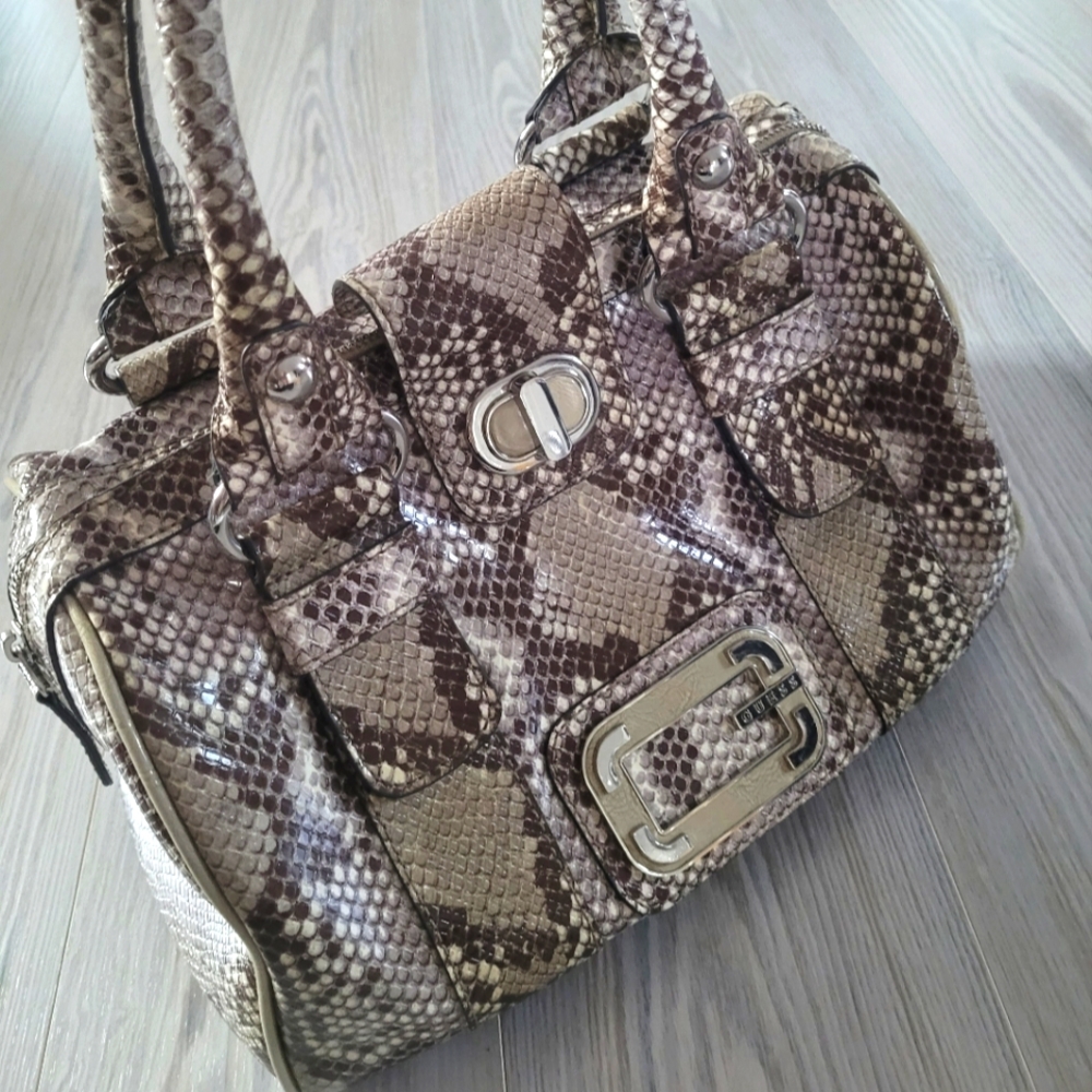 Elegant Snakeskin Patterned Handbag